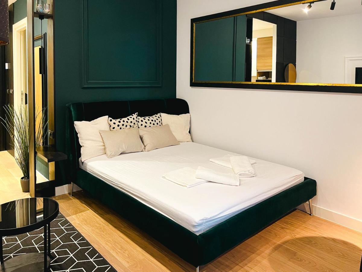 Waterfront Luxury Suites Beograd Bagian luar foto